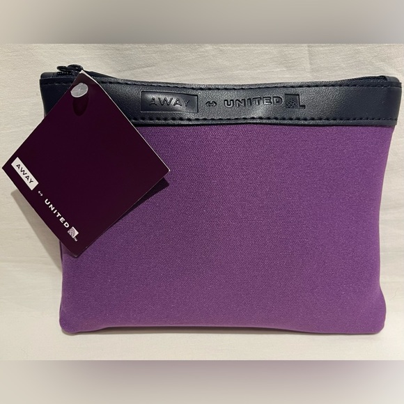 United Airlines AWAY In Flight Amenity Kit - Picture 7 of 9